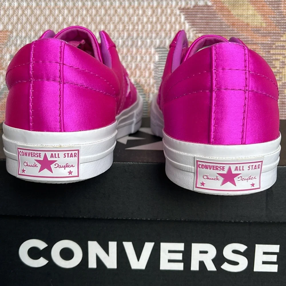 Converse WMNS 161197C
ONE STAR OX
HYPER MAGENTA/HYPER MAGENTA Sneakers - Picture 14 of 16